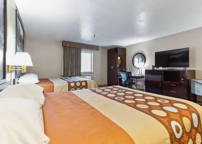 Super 8 By Wyndham Uniontown Pa
