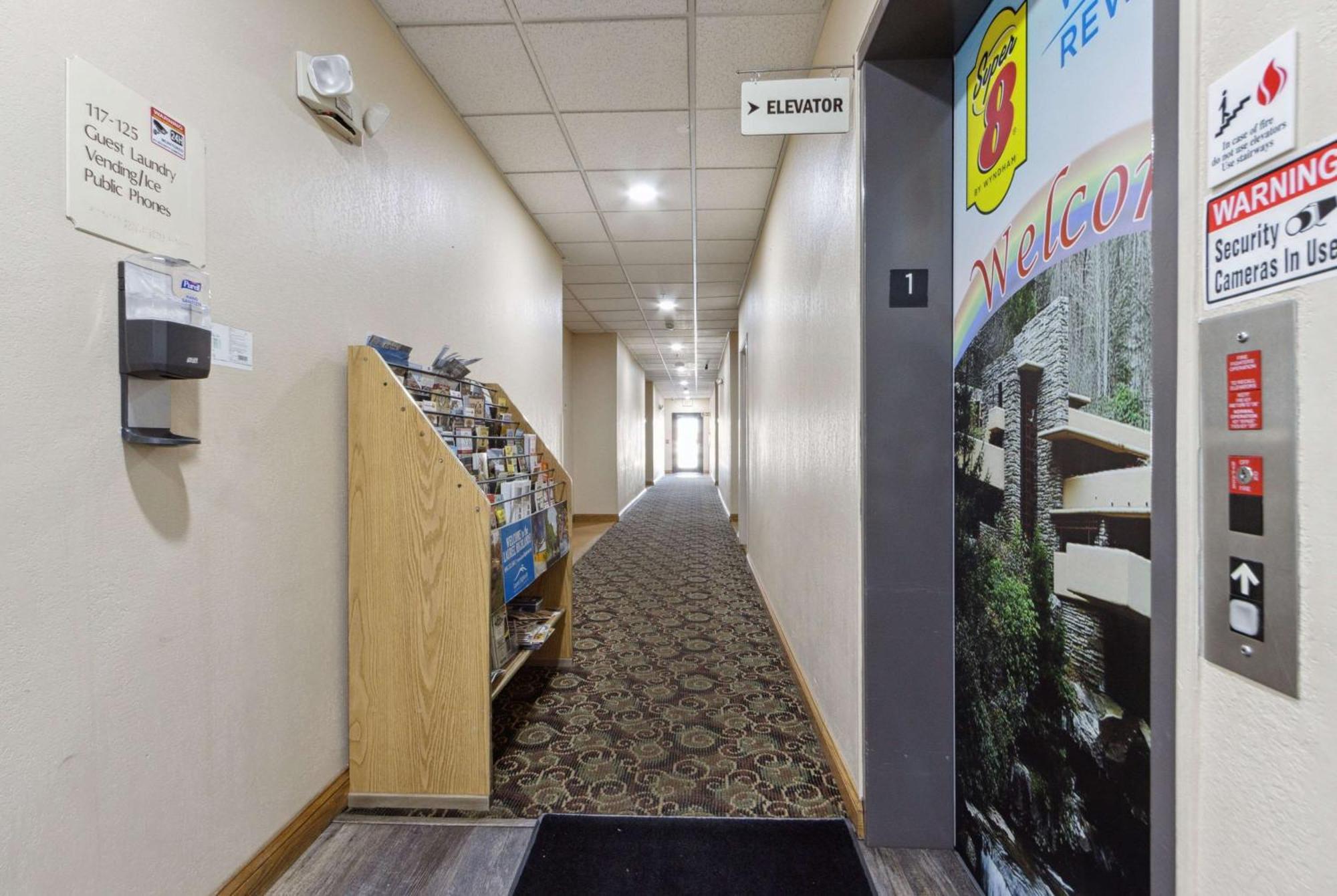 Hotel Super 8 By Wyndham Pa Uniontown