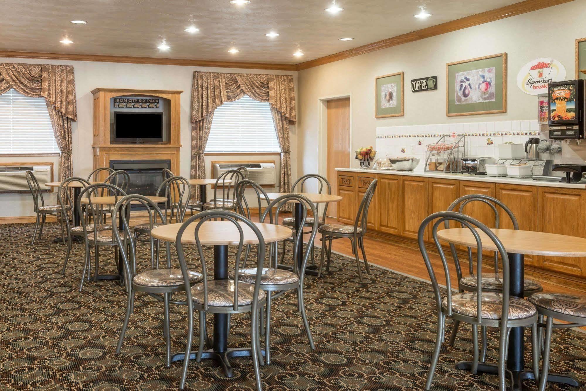 Hotel Super 8 By Wyndham Pa Uniontown