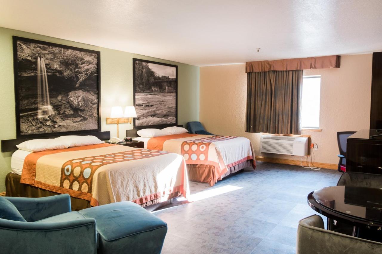 Super 8 By Wyndham Pa Hotel