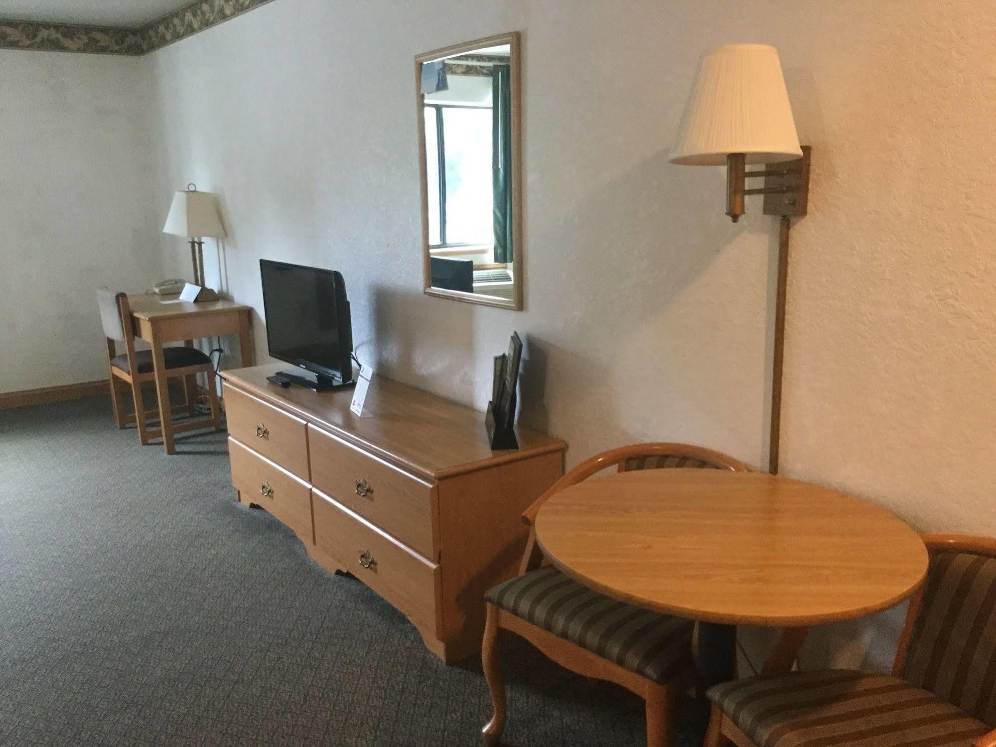 Super 8 By Wyndham Pa Hotel