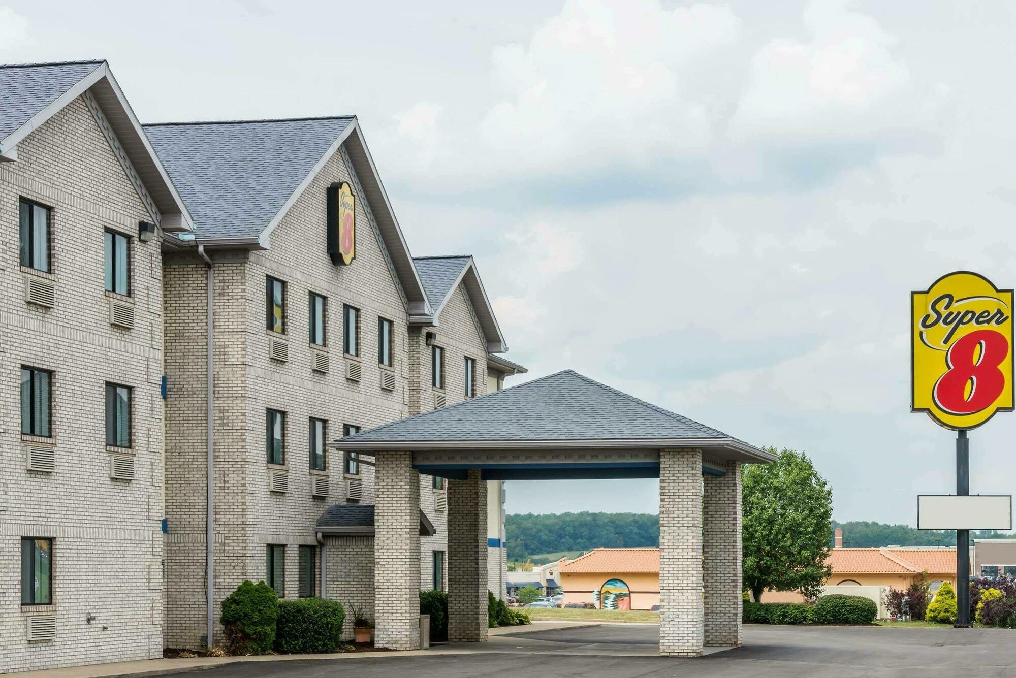 Hotel Super 8 By Wyndham Pa Uniontown